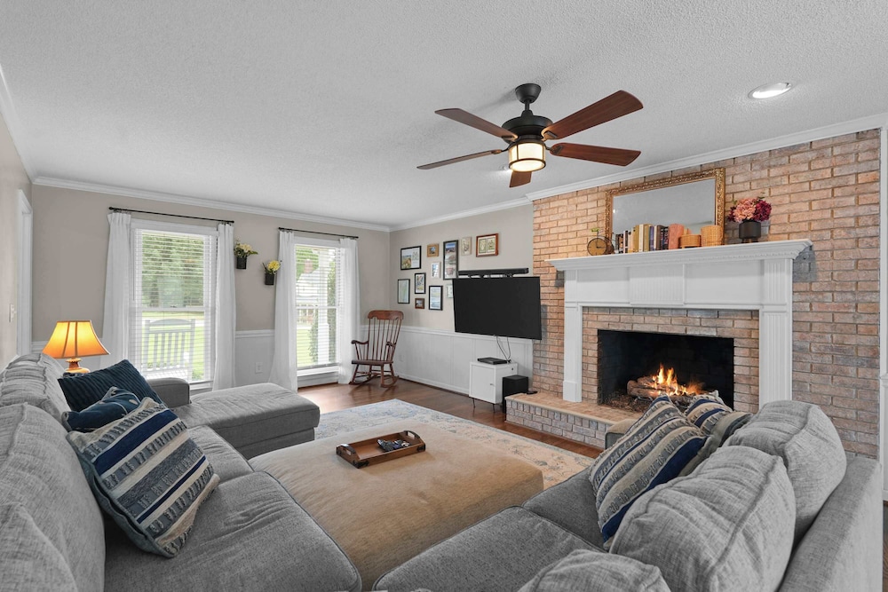 Southern Sunshine Retreat — hotel in Easley