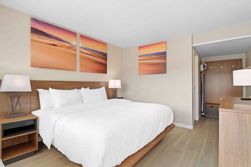 Clarion Pointe Ridgecrest near China Lake Naval Station - photo 2