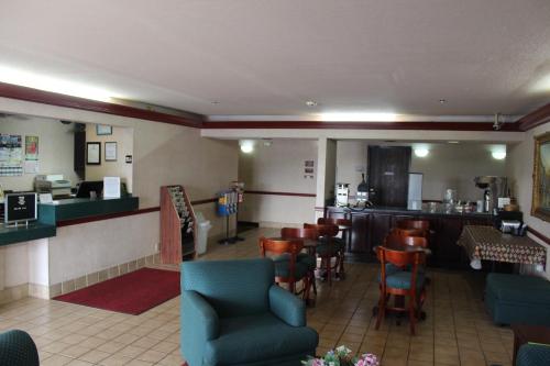 Garden Inn Fitzgerald - photo 2