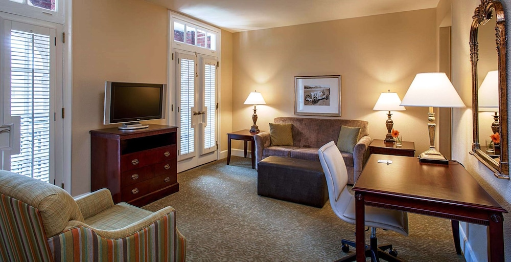 Hampton Inn & Suites Birmingham Downtown Tutwiler - photo 11