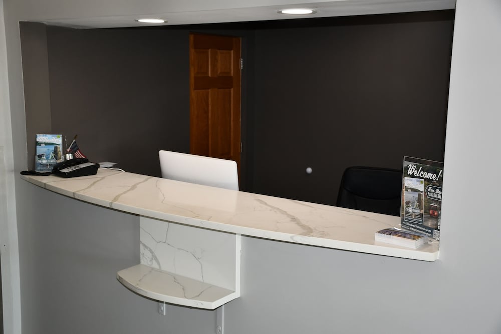 Stillwater Inn & Suites - photo 3