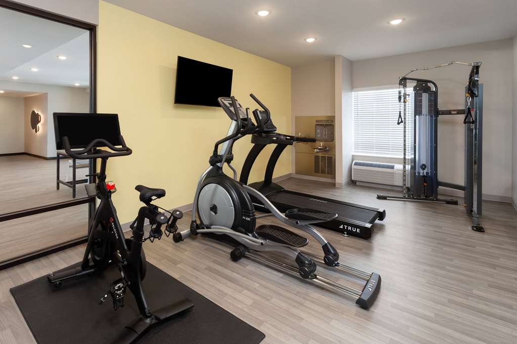 ECHO Suites Extended Stay by Wyndham Madison - photo 8