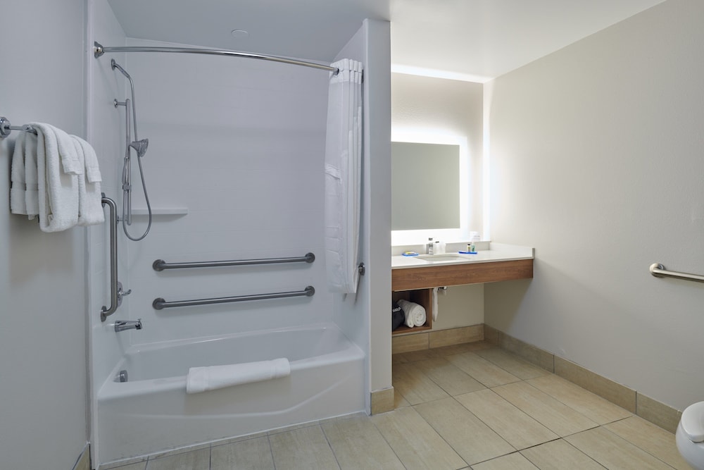 Holiday Inn Express & Suites El Paso East Loop 375 by IHG - photo 7