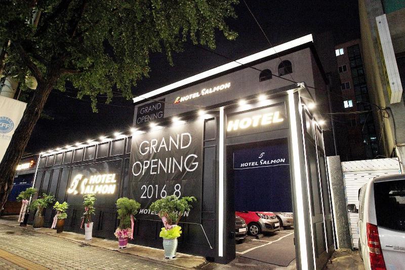 Sangbong Salmon - last minute hotel in Seoul