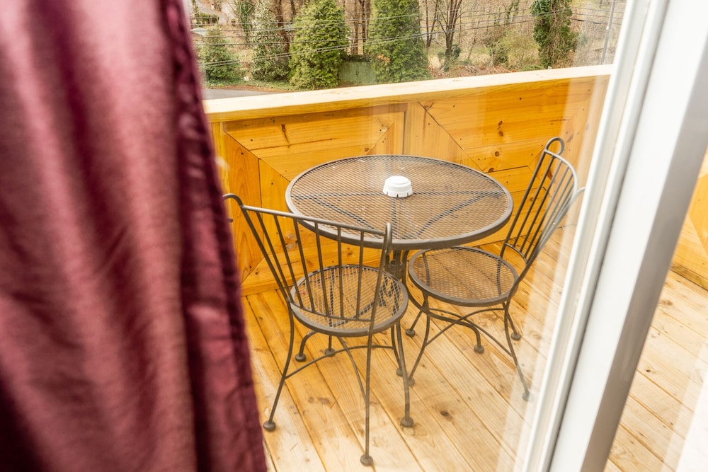 The Chimney Rock Inn & Cottages - photo 10