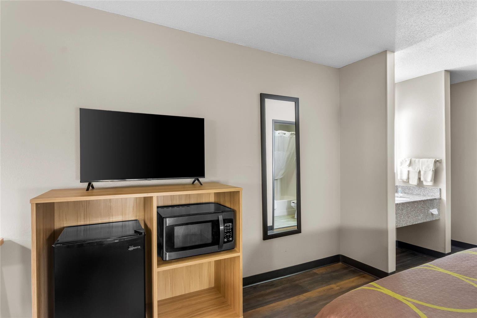 Super 8 by Wyndham Evansville East - photo 21