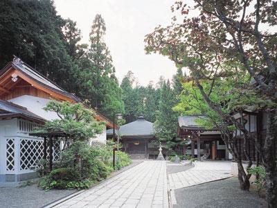 Ichijoin - carbon neutral hotel in Koya