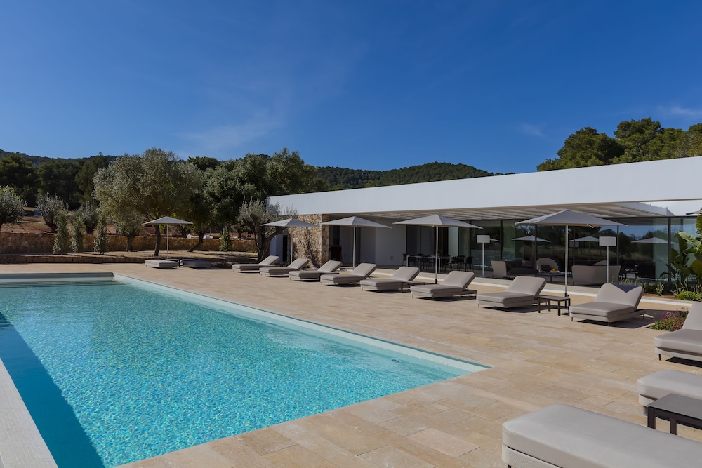Villa Calma — 4-Star Luxury Hotel in Sant Joan De Labritja, Spain