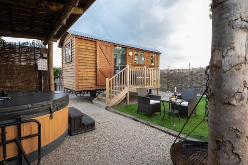 Luxury Shepherds Hut Hot Tub Fenced Garden — Nuneaton