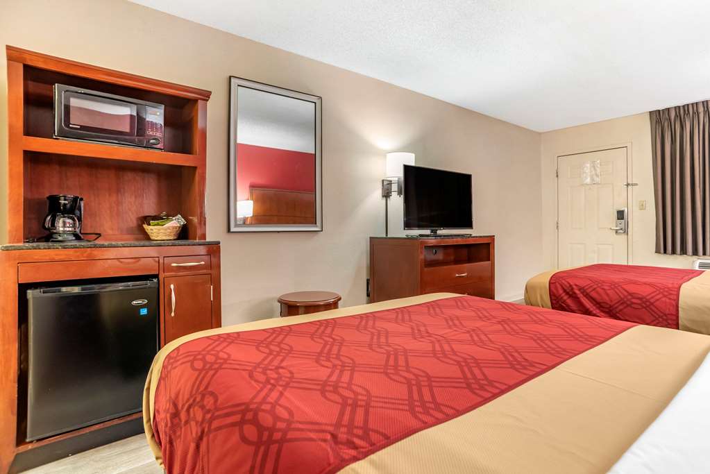 Econo Lodge Pearl Jackson - photo 17