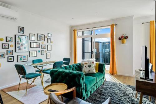 3 Bedroom Stunner in Hobsonville WiFi Netflix — 4-Star Luxury Hotel in Auckland, New Zealand
