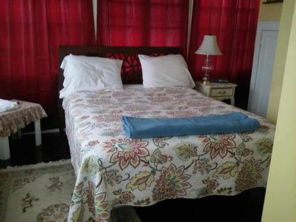 Six Acres Bed & Breakfast - photo 10