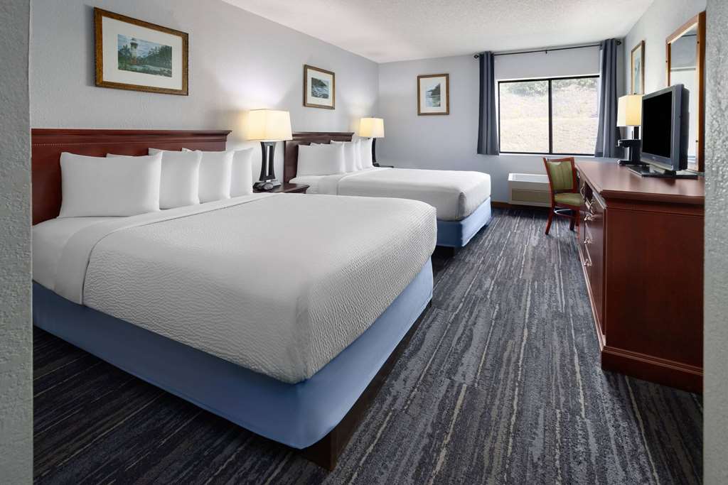 Days Inn by Wyndham Iron Mountain - photo 19