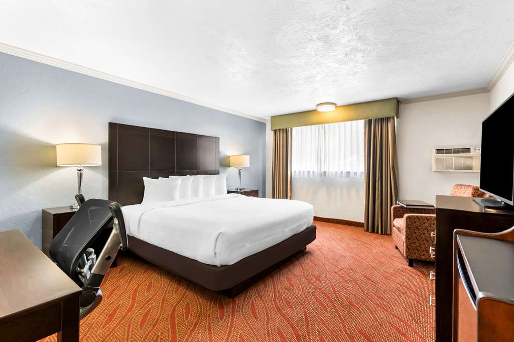 Best Western Plus Parkway Inn - photo 5