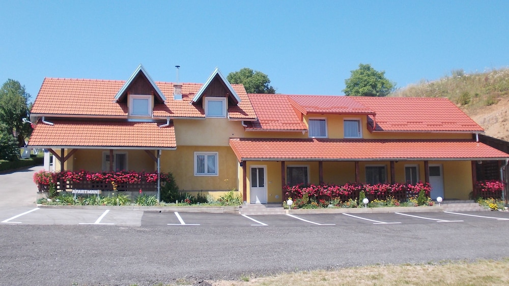 Apartments Pavlić — 4-Star Luxury Hotel in Rakovica, Croatia