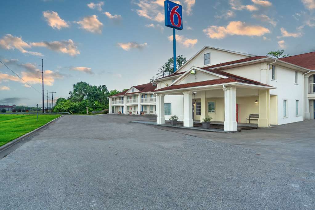 Motel 6 Livingston TX - featured photo