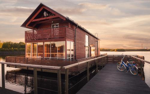 Kelluvat Huvilat Kapteeni Reposaari in Pori, Finland