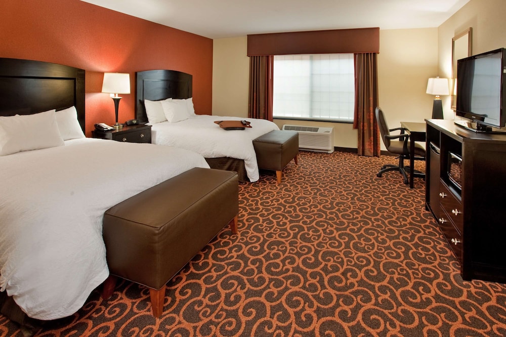 Hampton Inn & Suites Dickinson - photo 35