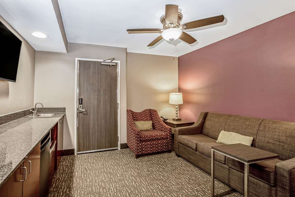 La Quinta Inn & Suites by Wyndham Kearney - photo 20