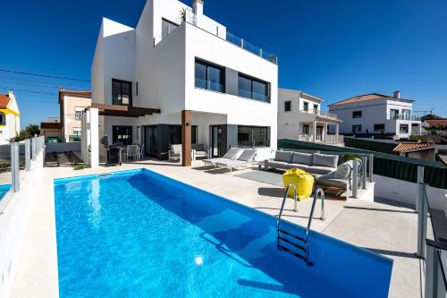 Silver Coast Beach Villa Casa de Luxo com Piscina e Vista Mar — 4-Star Luxury Hotel in Lourinha, Portugal
