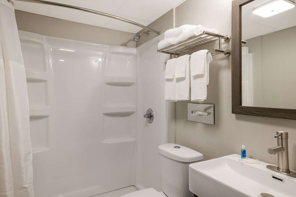 Suburban Studios Milwaukee Airport - photo 15