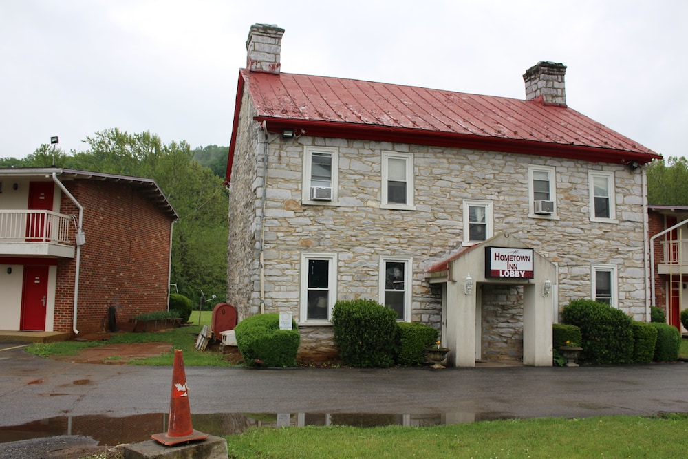 Hometown Inn — hotel in Staunton