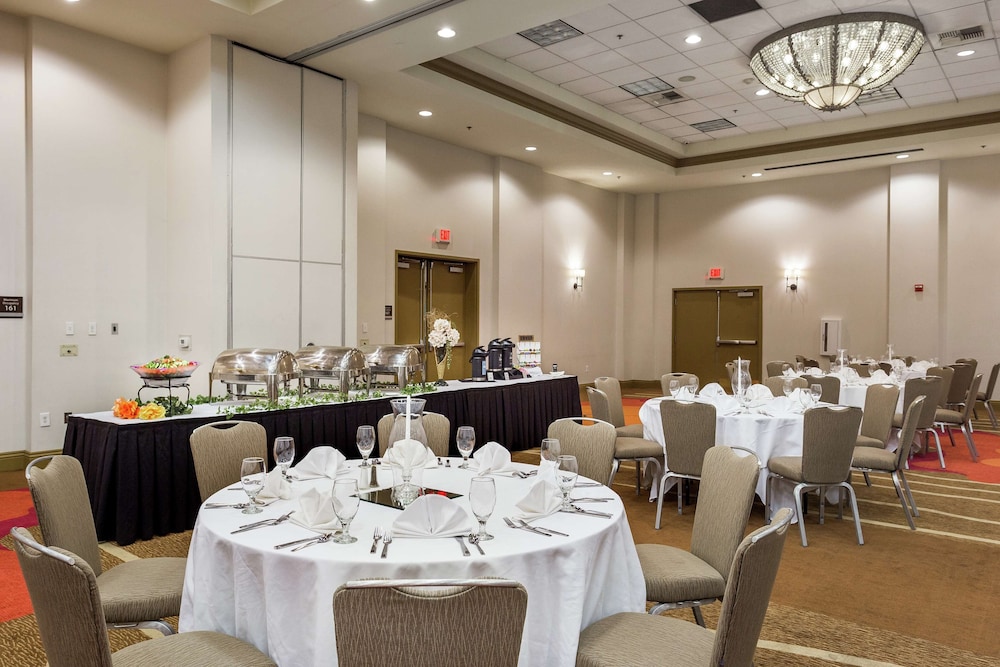 Hilton Garden Inn Fairfield - photo 43