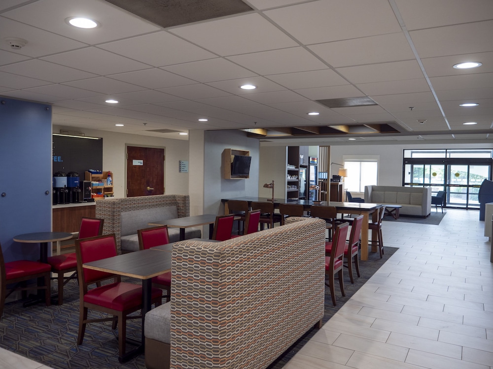 Holiday Inn Express & Suites Greenville Airport by IHG - photo 50
