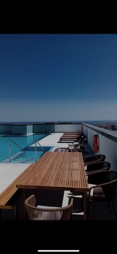 Luxury Tower Pool&Free Parking 10 Min To Historical Center - last minute hotel in Malaga