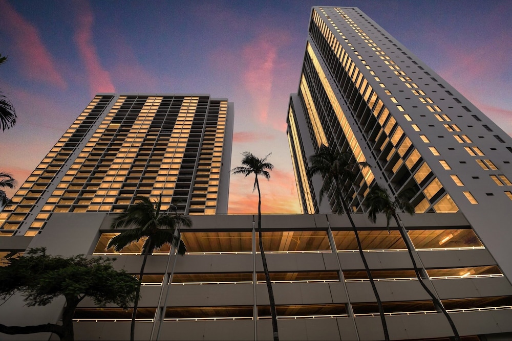 Spacious and Comfortable Ocean View Waikiki Banyan Condo FREE Parking by Koko Resort Vacation Rentals - photo 27
