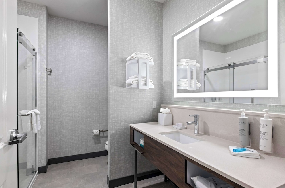 Hampton Inn & Suites Mount Pleasant - photo 20