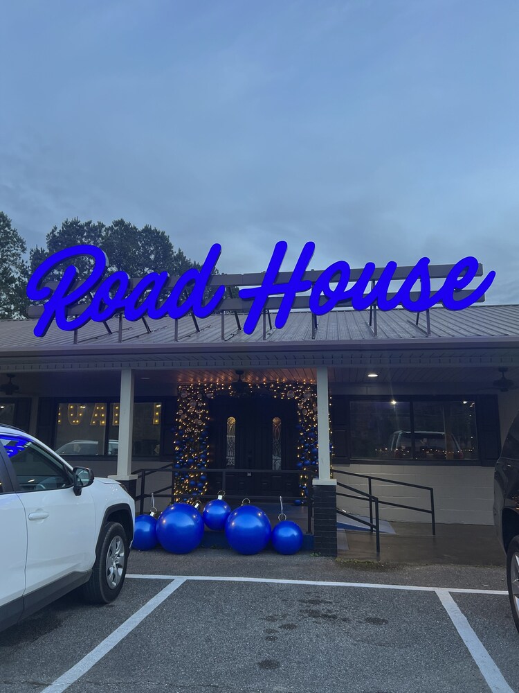 Road House Hotel & RV Park - photo 9