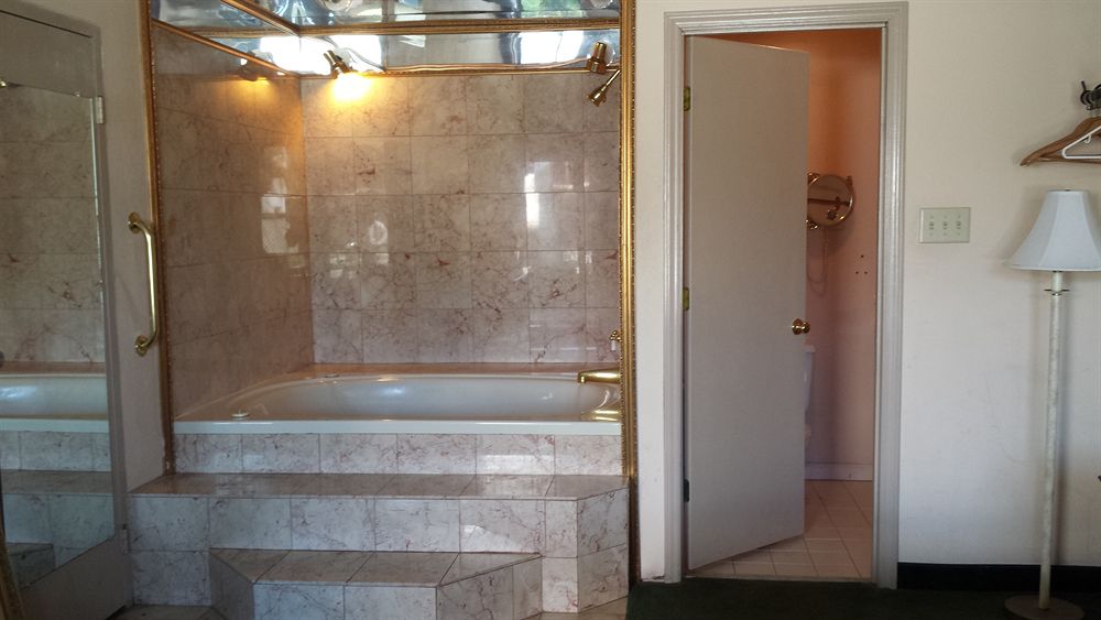 Country Hearth Inn & Suites Hotels - photo 18