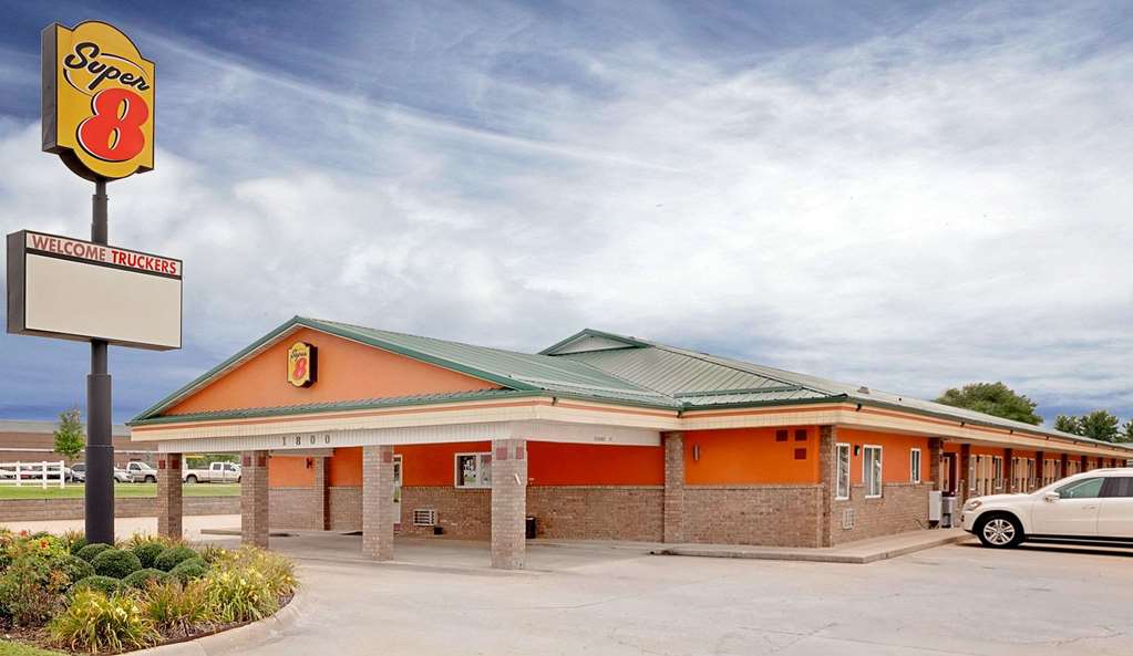 Super 8 by Wyndham Siloam Springs — hotel in Siloam Springs