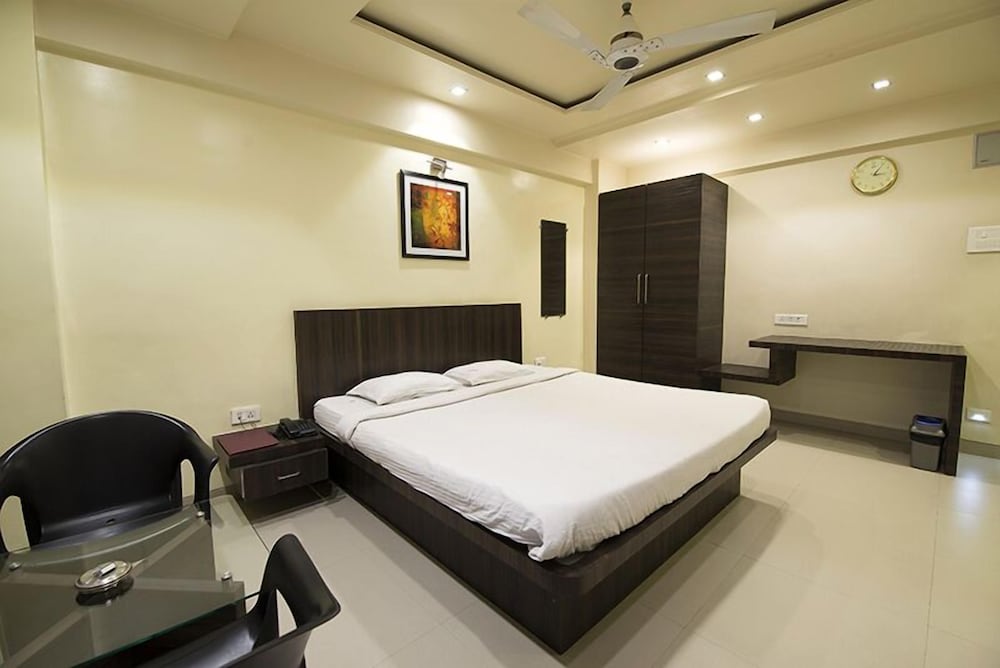 Hotel Suresh Inn - last minute hotel in Pune