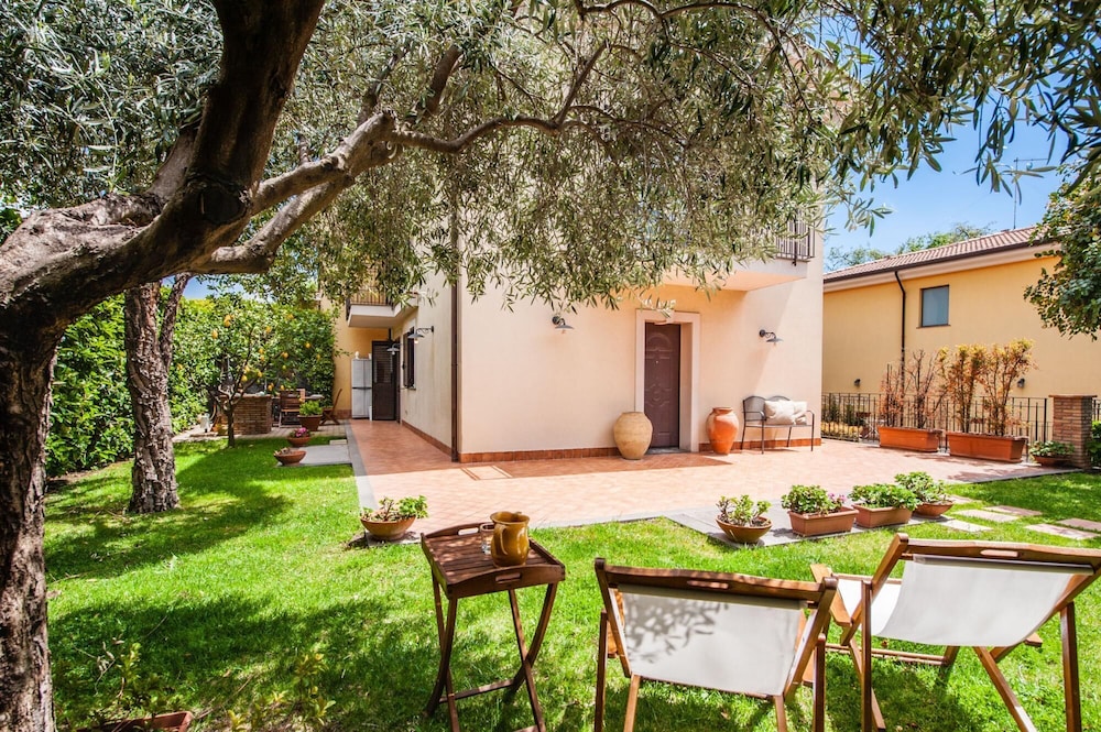 Siliqua House With Garden by Wonderful Italy — 4-Star Luxury Hotel in Trecastagni, Italy