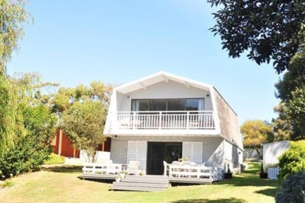 Sabi Robe WiFi 300m to Beach Dog friendly in Robe, Australia
