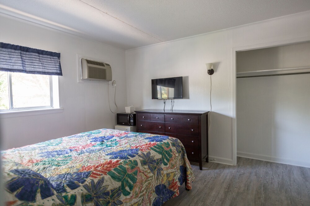 Carolina TarHeel Motel - photo 22
