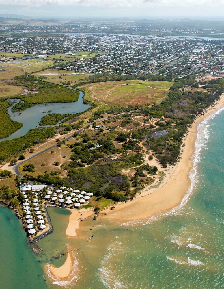 Illawong Beach Resort — Mackay