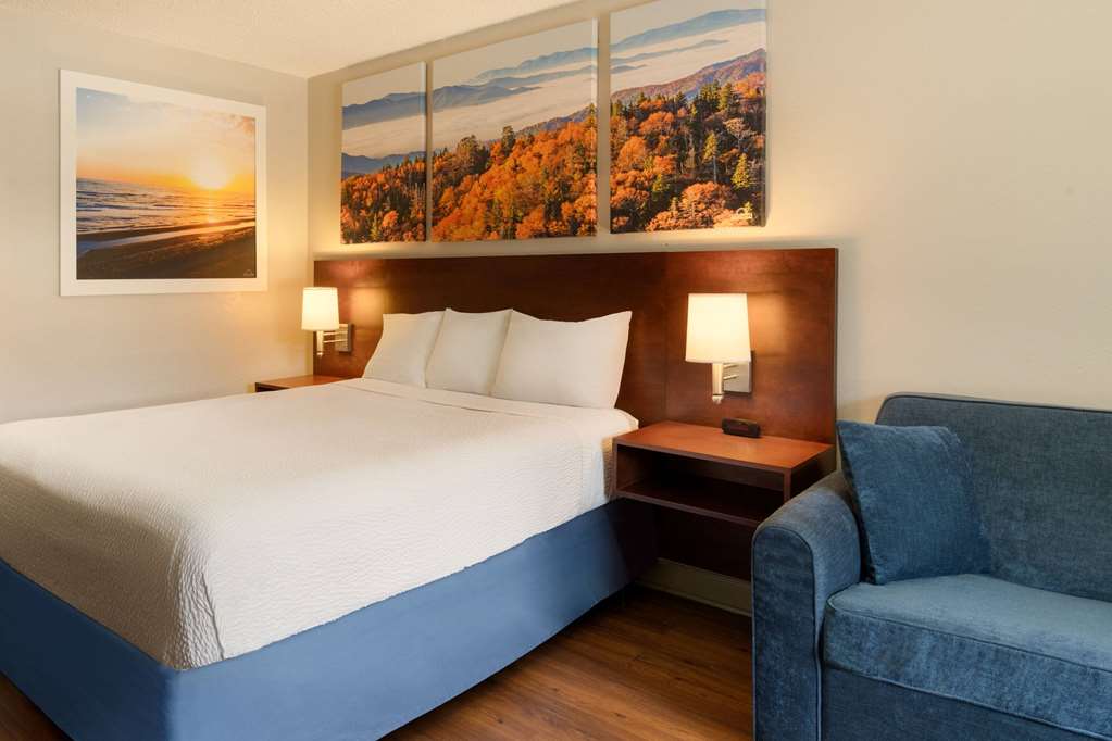 Days Inn by Wyndham Dillon - photo 13