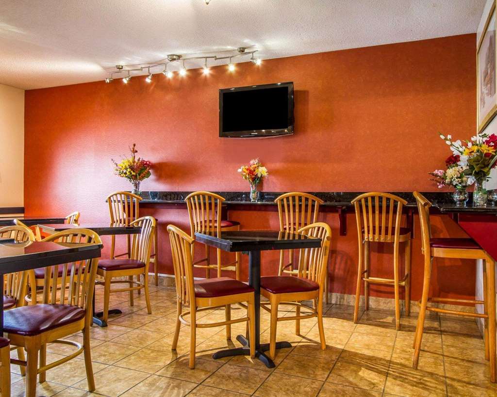 Econo Lodge Freeport Brunswick Area - photo 17