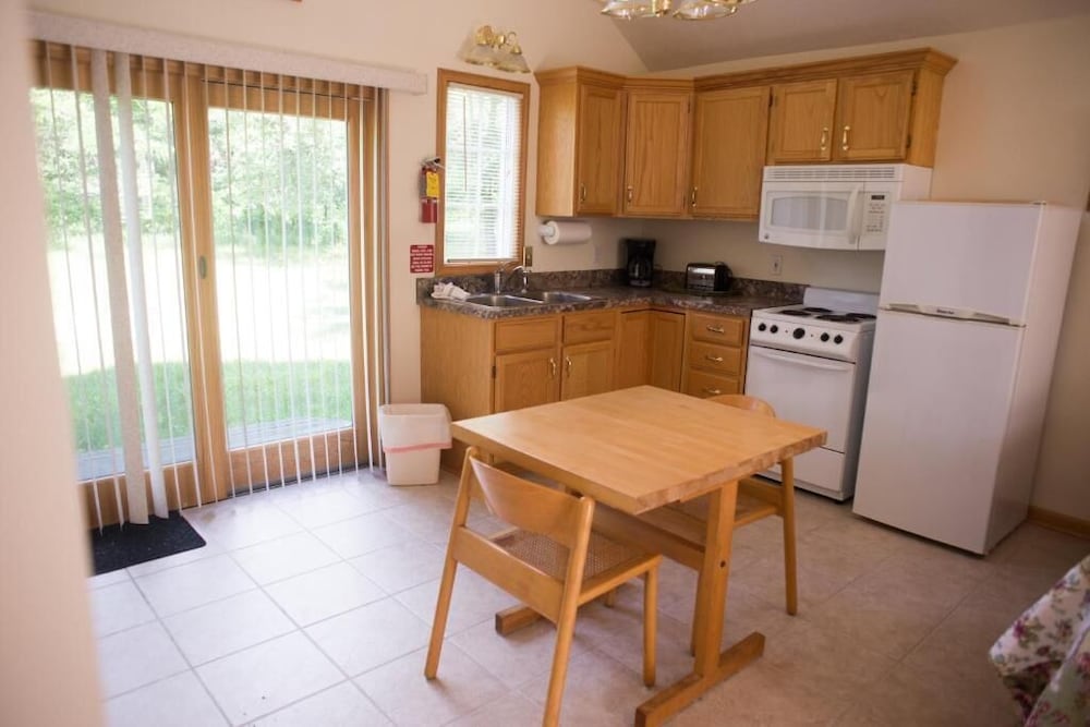 M 22 Inn Suttons Bay - photo 30