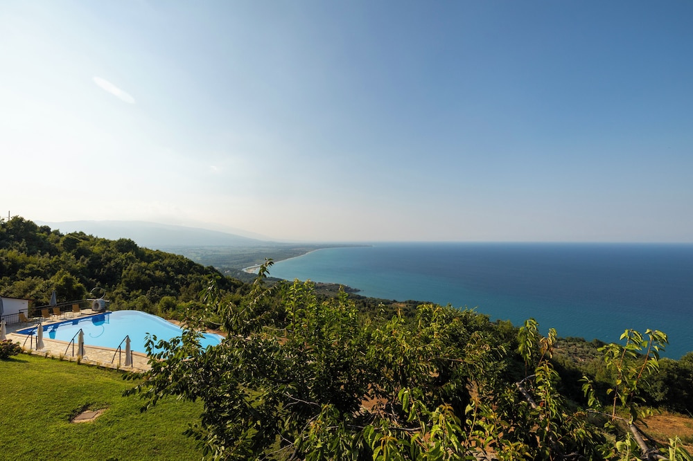 Olympian Villa with Private Pool — 4-Star Luxury Hotel in Karitsa, Greece