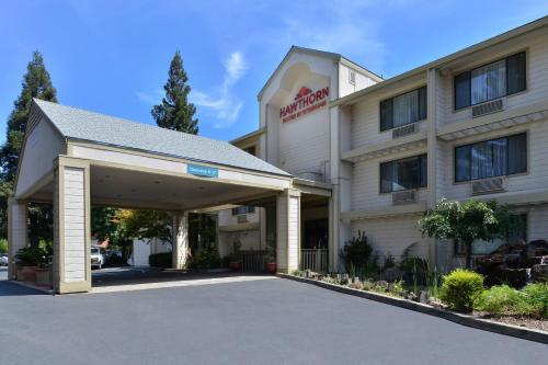 Hawthorn Suites by Wyndham Sacramento - photo 26