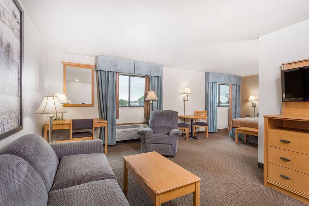 Super 8 by Wyndham Monroe WI - photo 11