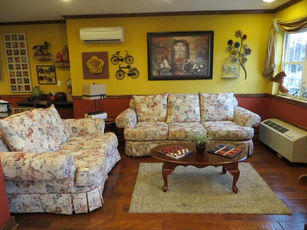 Patti's Inn & Suites - photo 3