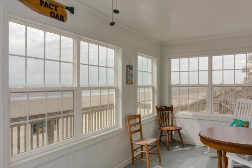 The Beach Fact Oar by Oak Island Accommodations - photo 27