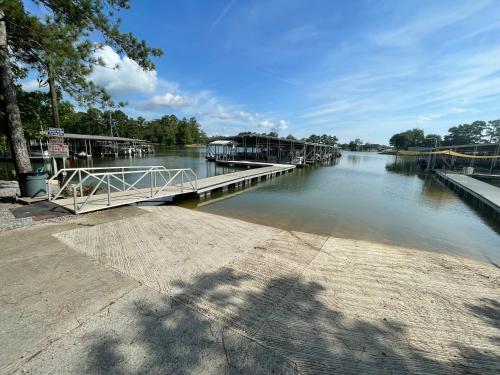 Bay Springs Country Inn & Marina - photo 13