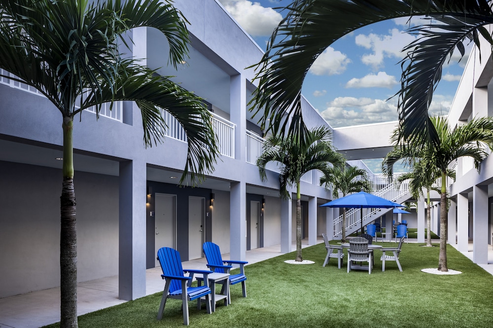 Star Suites: An Extended Stay Hotel - photo 20