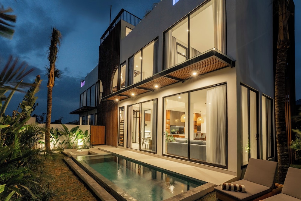 Aquamarine Villas III — 4-Star Luxury Hotel in Canggu, Indonesia